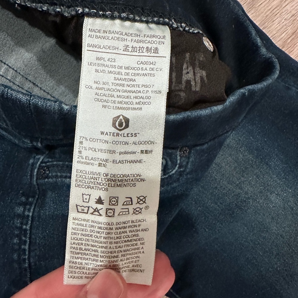 Signature by Levi Strauss Women's Deep Indigo Jeggings - Picture 3 of 5